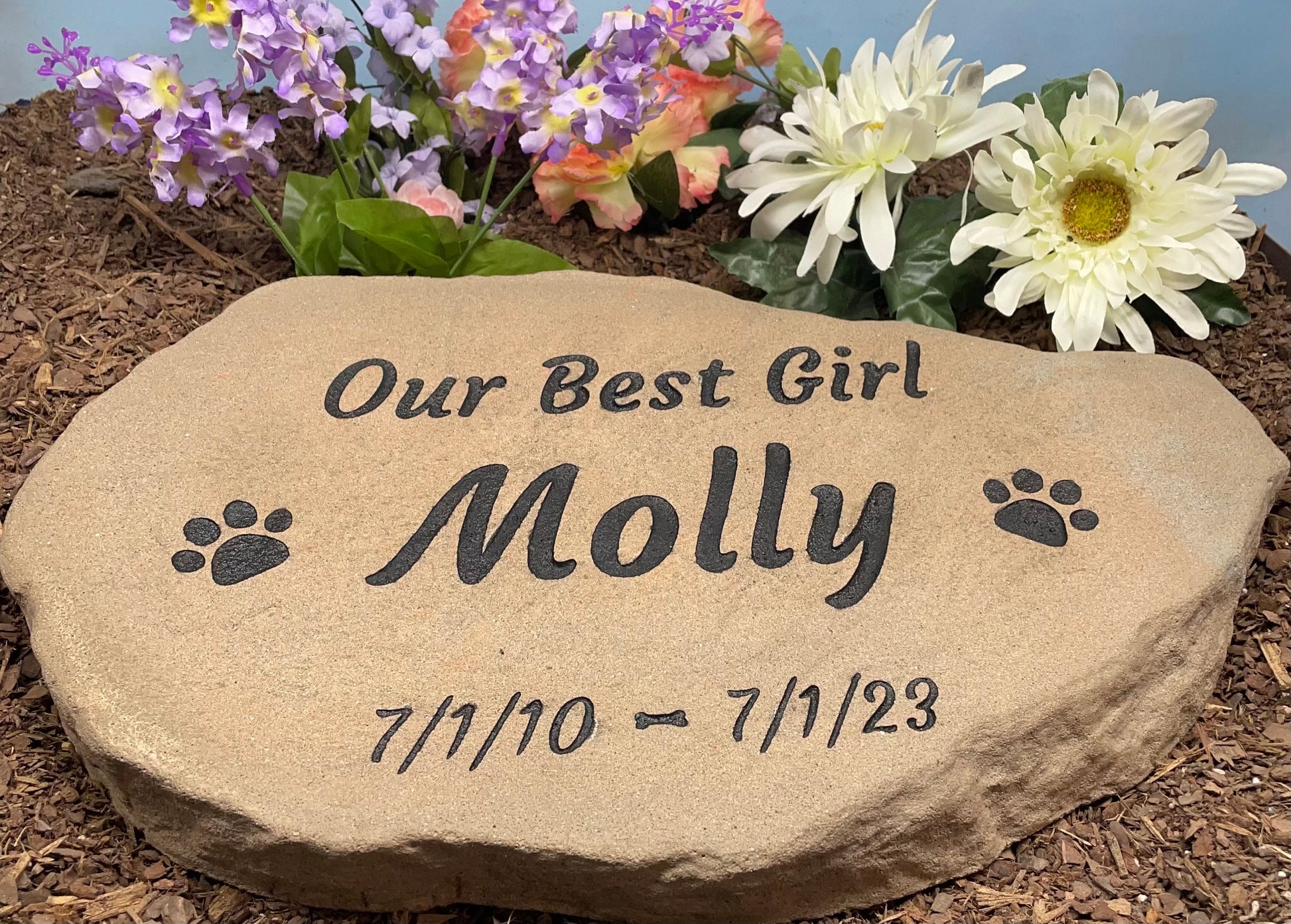 Custom Pet Memorial Stone – Personalized Grave Marker for Dog, Cat or Any Pet – Outdoor Headstone with Name and Dates